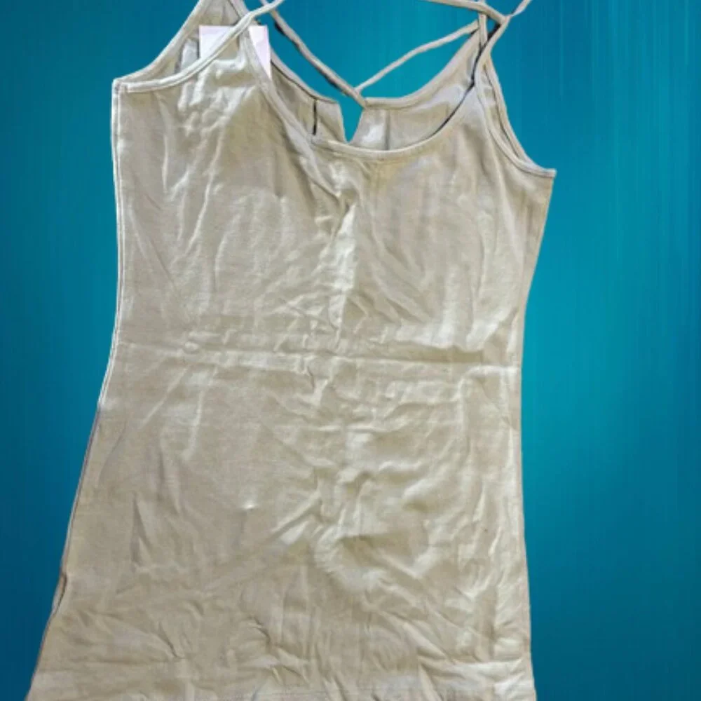 Moss V Cut Tank with Back Strap - Picture 4 of 9